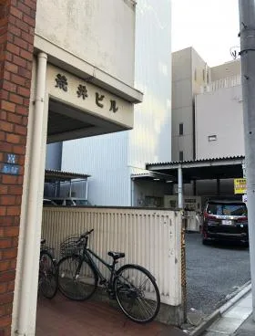 荒井ビルの外観