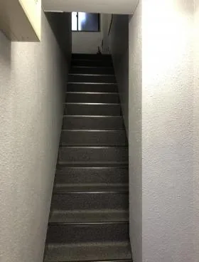 穴原ビルの外観