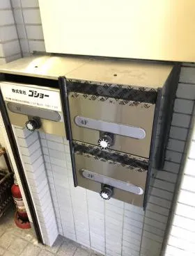 穴原ビルの外観