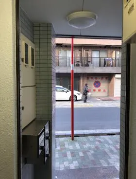 穴原ビルの外観