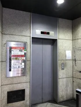 J+RビルサイドRビルの外観