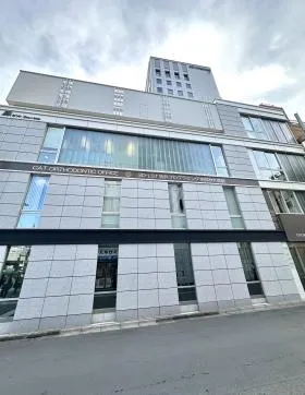 水道橋駅前角地新築ビルの外観