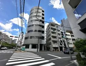 横断歩道が現れたら右に曲がり直進する