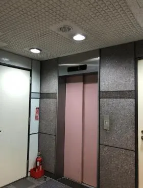 S&Uビルの外観