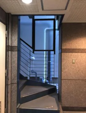 S&Uビルの外観