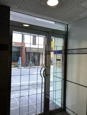 S&Uビルの外観