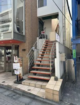 原宿川名ビルの外観