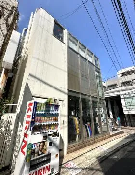 原宿川名ビルの外観