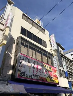 三輝ビルの外観