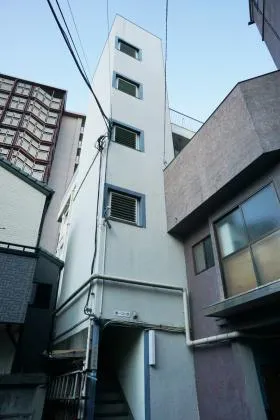 第1コーポ安本ビルの外観