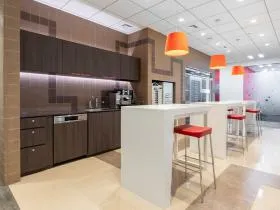 Regus(リージャス)丸の内鉄鋼ビジネスセンターの外観