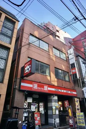 アイエス共同ビルの外観