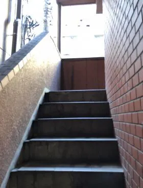 アイエス共同ビルの外観