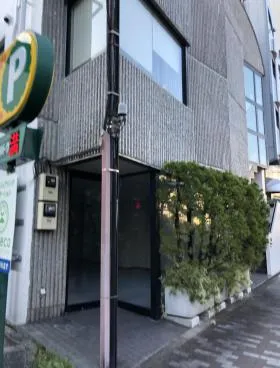 西春ビルの外観