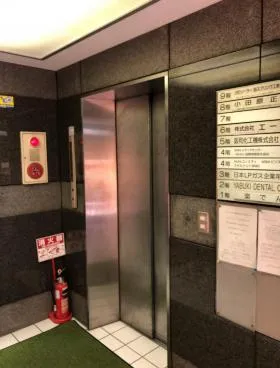 露月町ビルの外観