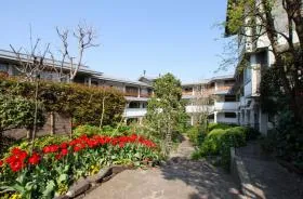 泰山館別館ビルの外観