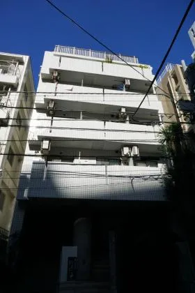 FLAT16ビルの外観