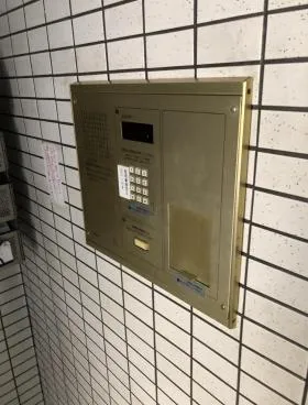 FLAT16ビルの外観