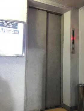 第2鳥勝ビルの外観