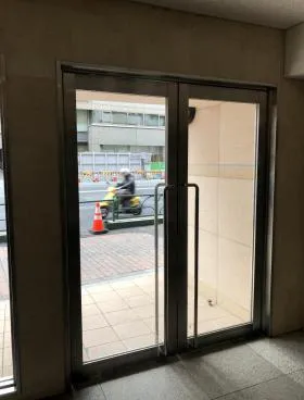 スカイコート九段下ビルの外観