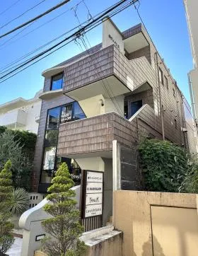 南青山泉ビルの外観