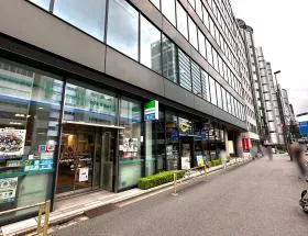 ファミリーマートを通過し、左へ曲がる
