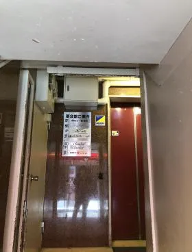 要会館ビルの外観