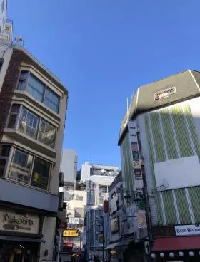 要会館ビルの外観