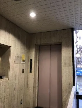 美術館ビルの外観