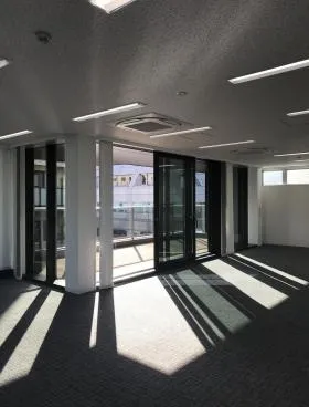 クロスシー東日本橋ビルの外観