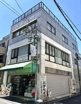 一二三薬局ビルの外観