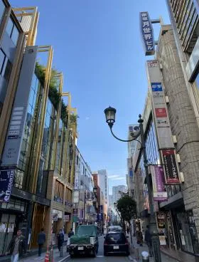 赤坂泉屋ビルの外観
