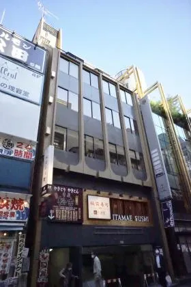 赤坂泉屋ビルの外観