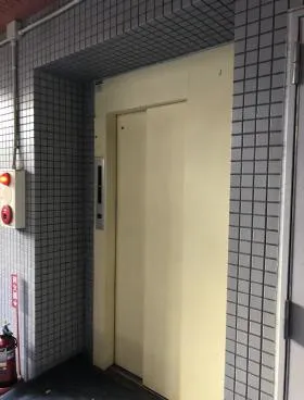 林ビルの外観