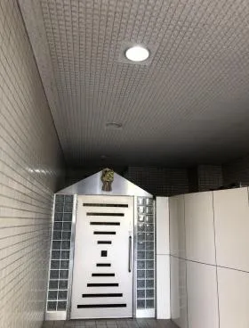 コーポラス81ビルの外観