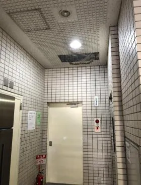 コーポラス81ビルの外観