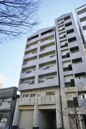 コーポラス81ビルの外観