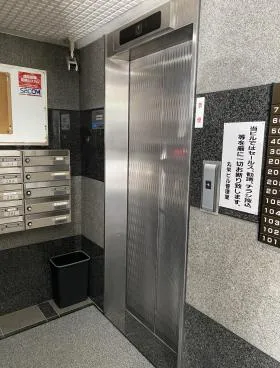 丸栄ビルの外観