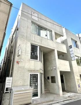 麻布十番新築路面店舗ビルの外観