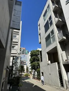 麻布十番新築路面店舗ビルの外観