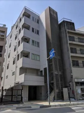 川口イーストビルの外観