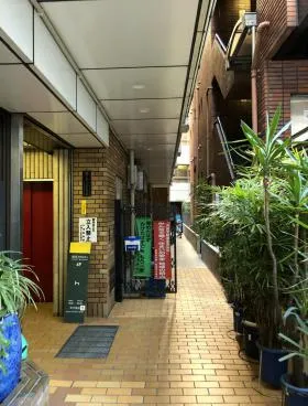 柏ビルの外観