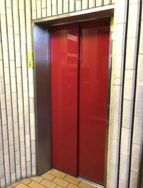 柏ビルの外観