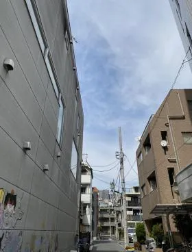 真部ビルの外観
