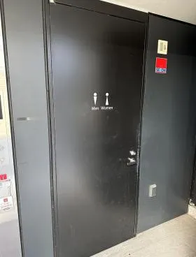 AL BUILDING JINBOCHOの外観