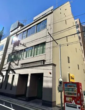 神田東松下町飯田鋲螺ビルの外観
