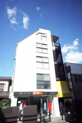 JHCビルの外観