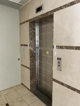 アルファゾーンビルの外観