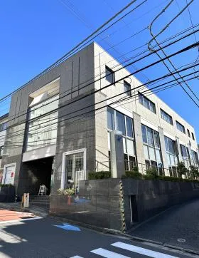アルファゾーンビルの外観