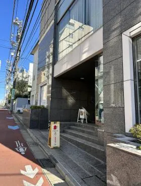 アルファゾーンビルの外観
